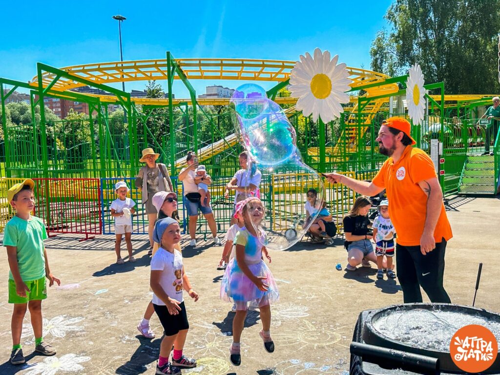 День семьи, любви и верности в парке аттракционов